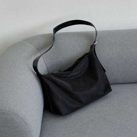 [^ԁF76816000024]炩ŃghBV΂ߊ|OKobOfUC/fރgfBȍgpV_[obOBV_[͊{VdlłAL΂Ύ΂ߊ|ɂΉ\B_炩fނŎ₷AeʂՂBɂ͕֗ȃ|PbgtłBx[VbNȃJ[WJŁAig炨d܂ŕL􂵂܂B|PbgFyӓ_zBei̓Tvׁ̈Aۂ̎dlƈقȂꍇ܂B摜̏i͌̏Ǝ˂pxAg̃j^[ɂAƐFقȂꍇ܂BX^WIB̉摜̐FɈԋ߂ȂĂ܂B\񏤕ȉꍇA͂\͂܂łڈƂȂ܂BY̓sA͂OサXܓ׎Ƃꍇ܂̂ŁA炩߂BiFټްޯޕiԁF76816000024