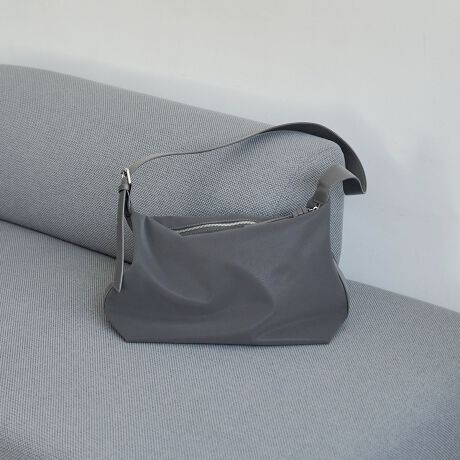 [^ԁF76816000024]炩ŃghBV΂ߊ|OKobOfUC/fރgfBȍgpV_[obOBV_[͊{VdlłAL΂Ύ΂ߊ|ɂΉ\B_炩fނŎ₷AeʂՂBɂ͕֗ȃ|PbgtłBx[VbNȃJ[WJŁAig炨d܂ŕL􂵂܂B|PbgFyӓ_zBei̓Tvׁ̈Aۂ̎dlƈقȂꍇ܂B摜̏i͌̏Ǝ˂pxAg̃j^[ɂAƐFقȂꍇ܂BX^WIB̉摜̐FɈԋ߂ȂĂ܂B\񏤕ȉꍇA͂\͂܂łڈƂȂ܂BY̓sA͂OサXܓ׎Ƃꍇ܂̂ŁA炩߂BiFټްޯޕiԁF76816000024