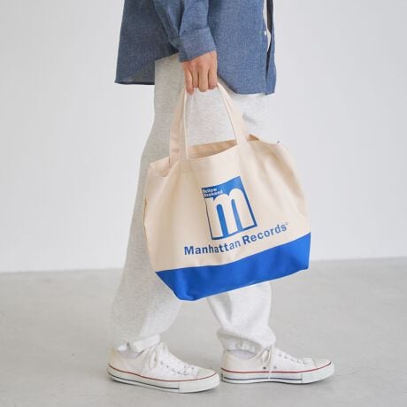 [^ԁF75816000010]肰Ȃ咣郍SR[f̃ANZgɁBManhattan Records~coen̓ʂȃg[gobOyManhattan Records~coenV[YzEOX[uTVc(i:75206000007)EV[gX[uTVc(i:75256000006)EEHbg(i:75886000003)E~j|[`(i:75886000004)EShJHAT(i:75856000004)EShJCAP(i:75856000005)fUC/fManhattan Records~coeñXyVʒg[gobOBЖʂcoenSAЖʂManhattan Records̃S{ACR[fɍ킹Ďg2WAYfUCBƂȑfނŁAm[gPCA4ނۂTCYBV_[XgbvtŌ|łAʋ΁EʊwT̂o܂ŕL􂵂܂BJ[Manhattan Records̏ےIȃu[Au₩ȃItzCg~u[AǂȃX^CɂރItzCg~ubN3FWJBR[f̃ANZgɂȂA@\ƃfUC˔ACełByManhattan Recordsi}nb^R[hjzaJFc쒬ƂR[h̐nɂāAn45N̗jւqbvzbvAR&BȂǂ̃R[h𒆐Sɔ̔XuManhattan Records(}nb^R[h)vBaJn[ug{̃qbvzbvV[̈SA܂1990N㔼2000N㏉ɂDJu[̃V[BɁA̔ƂɂƂǂ܂炸AR[h[xuManhattan RecordingsvƂāAÕA[eBXgi𐔑[XB̃qbvzbvAR[hJ`[𐢊EɌĔMĂB2025Nɂ͊؍̃\EszfɓX܂I[vB{݂̂Ȃ炸CO̒ڂW߂ĂB25Nɂ͊؍̃\EszfɓX܂I[vB{݂̂Ȃ炸CO̒ڂW߂ĂByӓ_zBei̓Tvׁ̈Aۂ̎dlƈقȂꍇ܂B摜̏i͌̏Ǝ˂pxAg̃j^[ɂAƐFقȂꍇ܂BX^WIB̉摜̐FɈԋ߂ȂĂ܂B\񏤕ȉꍇA͂\͂܂łڈƂȂ܂BY̓sA͂OサXܓ׎Ƃꍇ܂̂ŁA炩߂BiFManhattanRecordsg[gobOiԁF75816000010