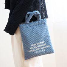 ロゴ刺繍コーデュロイショルダーバッグ