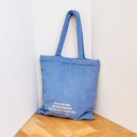 [^ԁF76816000038]ShJfAG߂̑_g[gobOBV[ŶēShJR[fCV_[obO(iԁF76816000039)fUC/fރShJobOV[YAGߊՂ̃R[fCnoB炩ȎGƉ݂̂fފ͂̃g[gobOłBhJ̃SJ[obÕANZgɂȂAVvȃR[fɂ肰ȂffUCɎdグ܂BA4TCYΉ̑eʃTCYŁAm[gPC[\BCg͂Aʋ΁EʊwTuobOƂĂ߂̃ACełBn~hJF̑g_[NO[~CG[i`~bhIW~lCr[Cgu[~AC{[|PbgFyӓ_zgp̖C⊾EJȂǔGꂽԂł̑̕Ƃ̐ڐǴA@Fڂfގ̂̐FNꂪ܂̂łӉBBei̓Tvׁ̈Aۂ̎dlƈقȂꍇ܂B摜̏i͌̏Ǝ˂pxAg̃j^[ɂAƐFقȂꍇ܂BX^WIB̉摜̐FɈԋ߂ȂĂ܂B\񏤕ȉꍇA͂\͂܂łڈƂȂ܂BY̓sA͂OサXܓ׎Ƃꍇ܂̂ŁA炩߂BiFۺ޼ޭ۲İĕiԁF76816000038