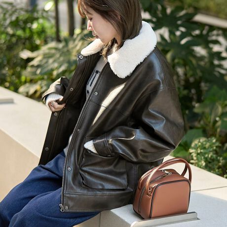 [^ԁF76606000021]݌ňۂςAꂽu]BfUC/fރBe[WYtFCNU[ɁA{A݂u]B݌̃{A̓{^ŒE\BXibv{^tŋ݂𗧂ĂĂdlɂȂĂACX^Cɍ킹ă}`Ɋy߂ꒅłBƂTCWOŁACi[I΂C[h݁B傫߃|PbgzuAfUCƎp𗼗BU[CNȎAJWAɂLC߂ɂf閜\ACełBR[fBl[gCi[̓g[i[⃍TȂǁAJWAȃACeƍDBjbgrX`FȂǈّfނ̃ACeƑgݍ킹΁Â鍡ۂȂɁBibvTbNLbvȂǂ̏ŃANeBuvX̂߂łBFȂňF򊴁F₠藠nFTCh|PbgFdF950gyӓ_zJȂǂŔGꂽԂł́AWF̈ߗނɐFڂ肷\܂Bvi|E^nj͏Xɗ򉻂܂̂ŁA@̓ȂAxExႭʂ̗ǂꏊŕۊǂĂBACgp̍ۂ́Aቷݒœĕz̏ォ炩ĂB@X`[AĈgp͂BCɂ葼̂̂֐Fڂ肷邱Ƃ܂̂ŁAWFƂ̒p͂ӂB͂ƁADڂJAD莅ĖڂJ@uEEڊv\܂Bȗ͂Ȃ悤ӂB˓u̒ԏƎ˂ɂAF邱Ƃ܂B̐iɂ̓|E^gpĂ܂Bfނ̓A3`5Nŗ򉻂A@̋xS͂キȂA͂ꂪ\܂B@܂A⎼CACAGꂽԂł̑̕Ƃ̐ڐGɂA@FڂF鋰ꂪ܂̂ŁA\ɂӂBBei̓Tvׁ̈Aۂ̎dlƈقȂꍇ܂B摜̏i͌̏Ǝ˂pxAg̃j^[ɂAƐFقȂꍇ܂BX^WIB̉摜̐FɈԋ߂ȂĂ܂B\񏤕ȉꍇA͂\͂܂łڈƂȂ܂BY̓sA͂OサXܓ׎Ƃꍇ܂̂ŁA炩߂BiFޱ·ڻްײިðBZiԁF76606000021