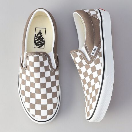 [^ԁF76824000004]𒴂ĈAVANSNVbNBWEBTCYF23A24A25cmfUC/fރC[W[Ȃ̂ɃX^CbVB1979NɒaNVbN Xb|͔X^C 98ƌĂ΂AuԂɃACRV[YƂĂ̒nʂm܂BnYt[ŒE\KȗSnB݊`FbJ[̃Xb|V[YBTCh͖nŐ؂ւāAnoĂ܂BsX^Oq[pb`Ƃ݂̃fBe[̗pBObv͂̍bt\[ȂǁA₷ɂĂ܂ByVANS/@Yz1966NA|[E@Eh[ƎOl̃p[gi[JtHjAŗグBVANSƂ́A@Ƃ̒ԂƂӖBނ͔80N܂ŁAނ玩gŐ̔ĂB1970NȗAXP[^[BMXC_[ɐlCXj[J[𑽂\ĂByӓ_zBei̓Tvׁ̈Aۂ̎dlƈقȂꍇ܂B摜̏i͌̏Ǝ˂pxAg̃j^[ɂAƐFقȂꍇ܂BX^WIB̉摜̐FɈԋ߂ȂĂ܂B\񏤕ȉꍇA͂\͂܂łڈƂȂ܂BY̓sA͂OサXܓ׎Ƃꍇ܂̂ŁA炩߂BiFyVANSzSLIP ON CTiԁF76824000004