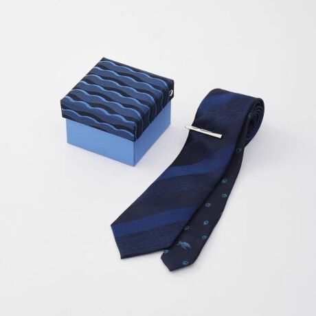 [^ԁFG8701342]lC̏`[t`FW^C@ׂȃWJ[hŕ\yfUC|Cgz̃lN^C^Co[ZbǵAC̐`[tɂVѐSӂfUC͂łB匕ɂ̓VvłȂꂽۂ̗̕pAɑ΂ďɂ͉炵I݂Ɏ{Ă܂BႦ΁ANWTAVN}ƂC̐̎pAꂼ̒̕ɂ肰Ȃ\ACȂ܂B094\bhilCr[j匕͐lC̍oXPbg\bhɂ́ANW̒shbgɂ݂ĂăWJ[hŕ\Ă܂B194XgCvilCr[nj匕ɂ͑gD̈قȂ长XgCv\ɂ̓T[v݂Ălq\Ă܂B294EChyilCr[n1j匕ɂ͐璹x[XɂEChyɂ͕XRC[WɏVN}YĂlq\Ă܂B394shbg匕ɂ͑gDႢ̃\bhXgCvɃshbgᕿɌĂ䕿̒ɂރyM\Ă܂B494䕿ilCr[n3j匕ɂ̓t[`[t̏䕿ɂ̓AUV\Ă܂B594XgCvilCr[n4j匕ɂ͑u₩ȃXgCvɂ̓CJ\Ă܂B694XgCvilCr[n5j匕ɂ̓u[g[ŃOf[VXgCvɂ̓E~K\Ă܂B794A[KCilCr[n6j匕ɂ̓hbgU΂߂A[KCɂ̓JNN}m~\Ă܂Bǂ@ׂɃWK[hŕ\ꂽƂȂĂ܂BMtgƂĂ͓IȁAC̔gC[Wn\̓ʂBOXɓĂāAVvȃ^Co[ZbgɂȂĂ܂B̏iWEBƈꕔX܌WJ̏iɂȂ܂B<b