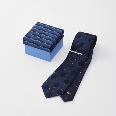 [^ԁFG8701342]lC̏`[t`FW^C@ׂȃWJ[hŕ\yfUC|Cgz̃lN^C^Co[ZbǵAC̐`[tɂVѐSӂfUC͂łB匕ɂ̓VvłȂꂽۂ̗̕pAɑ΂ďɂ͉炵I݂Ɏ{Ă܂BႦ΁ANWTAVN}ƂC̐̎pAꂼ̒̕ɂ肰Ȃ\ACȂ܂B094\bhilCr[j匕͐lC̍oXPbg\bhɂ́ANW̒shbgɂ݂ĂăWJ[hŕ\Ă܂B194XgCvilCr[nj匕ɂ͑gD̈قȂ长XgCv\ɂ̓T[v݂Ălq\Ă܂B294EChyilCr[n1j匕ɂ͐璹x[XɂEChyɂ͕XRC[WɏVN}YĂlq\Ă܂B394shbg匕ɂ͑gDႢ̃\bhXgCvɃshbgᕿɌĂ䕿̒ɂރyM\Ă܂B494䕿ilCr[n3j匕ɂ̓t[`[t̏䕿ɂ̓AUV\Ă܂B594XgCvilCr[n4j匕ɂ͑u₩ȃXgCvɂ̓CJ\Ă܂B694XgCvilCr[n5j匕ɂ̓u[g[ŃOf[VXgCvɂ̓E~K\Ă܂B794A[KCilCr[n6j匕ɂ̓hbgU΂߂A[KCɂ̓JNN}m~\Ă܂Bǂ@ׂɃWK[hŕ\ꂽƂȂĂ܂BMtgƂĂ͓IȁAC̔gC[Wn\̓ʂBOXɓĂāAVvȃ^Co[ZbgɂȂĂ܂B̏iWEBƈꕔX܌WJ̏iɂȂ܂B<b