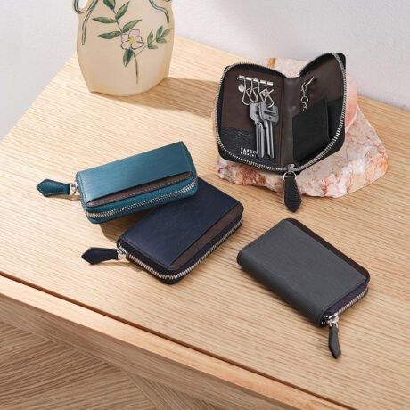 [^ԁFG8701375]dqX}[gL[[܂闘֐L[P[XyfUC|CgzlC̃X}[gL[Ή̃P[XBŁAԂ̃L[J[hX}[gɎ[łA@\ƃfUC˔ACe̓ołBX}[gL[P[X͐ƕ֗ɂ܂Bɂ́Aʏ̃L[4AēdqX}[gL[1\BOɂ́AJ[h[Xy[XBNWbgJ[h⒓ԌȂǁA悭gACe܂Ƃ߂ē̂ŁAobO̒Ɛł܂BɁÃP[X̃fUCɂ͐lĆubvvU[gpBgV{^{ꂽ̃U[́AڂłȂAɎƂ̎iʁBiȂAgɂ҂łBʋ΂hCuAx̂o̍ۂɁÃX}[gL[P[X΁AJ[hɂ܂Ƃ߂Ď^ׂ̂ŁAԂ炸BȂ̃CtX^CX}[gɁAăX^CbVɉo܂B̓MtgɂœKłBydlzEJ[h|Pbg~1̏iWEBƈꕔX܌WJ̏iɂȂ܂BƖ̊֌WɂAۂFČꍇ܂B܂Ap\REX}[gtHȂǂ̊ɂA኱iƉ摜̃J[قȂꍇ܂B