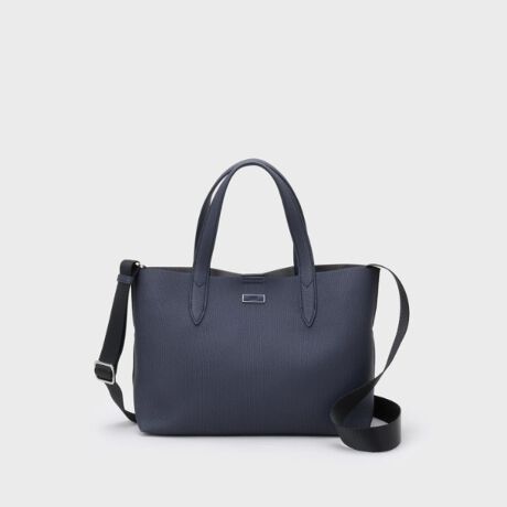 [^ԁF07004343]Ȃ̃CtX^Cɂ҂̐V^~jg[gBWAhCuAStȂǁÃ}ĈɍœKłBy₩ȘȂ܂ȂAKi܂Ag̗ǂ͂łByfUC|Cgz̃~jg[ǵA\ʂɉʂ̂LoXn̂悤ȃ|E^n̗pĂ܂B_炩ȃkɐSn悭AzFꂽXG[hiĂ܂B̗[ɂDǂ𑕔BV_[obOƂĂgpł邽߁A̓̋CV[ɉăX^Cς邱Ƃ\łBȂ̃X^Cɏ_ɑΉ܂BydlzE|PbgF~2Ɩ̊֌WɂAۂFČꍇ܂B܂Ap\REX}[gtHȂǂ̊ɂA኱iƉ摜̃J[قȂꍇ܂Bd:460g