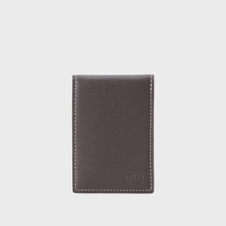 [^ԁF07004442]yʂŏvȃS[hXLiRrvjzV[Y yfUC|CgzMagsafeΉ̌JpXP[XBO̓x[VbNJ[ŃVvɎdグAǂȃX^Cɂ킹₷Bɂ̓ghɍ킹ANZgJ[gpĂAJтɊyCɂĂ܂B̃Ci[̔zFAɂ͂ȂĂ܂ByʂŃRpNgȐ݌vɂA|Pbgɂ܂TCYBKvȂ̂[ł|Pbg\lAg₷łByfށEzyƋxɒ]̂RrvgpBzɕKvȑϋvmۂA^т₷܂B_炩ɓގA̎gpɂ҂łBydlzEJ[h|Pbg~4yӎzEX}[gtHւ̎t Mag Safe Ή@ ܂ Mag Safe ΉP[XgpĂꍇ ݂g܂B ܂AMag Safe Ή@łĂgp̃X}[gtHP[XɂĂ͎gpłȂꍇ܂BE͂ɂt鏤î߁Agp󋵂ɂĂ͖{̂O鋰ꂪ܂BEJ[h̖݂ȂǂɂA͂܂藎 ₷Ȃꍇ邽߂ӉBEJ[h̎ނɂ莥CsǂNꍇ ܂̂ŁAC܂ރJ[hȂǂ͏\ɂӉBECsǂAɂ镴jȂǂ̕⏞͒v˂܂̂łgp̍ۂ͏\ӉByMag Safe  Apple IncD̓o^WłBzƖ̊֌WɂAۂFČꍇ܂B܂Ap\REX}[gtHȂǂ̊ɂA኱iƉ摜̃J[قȂꍇ܂B