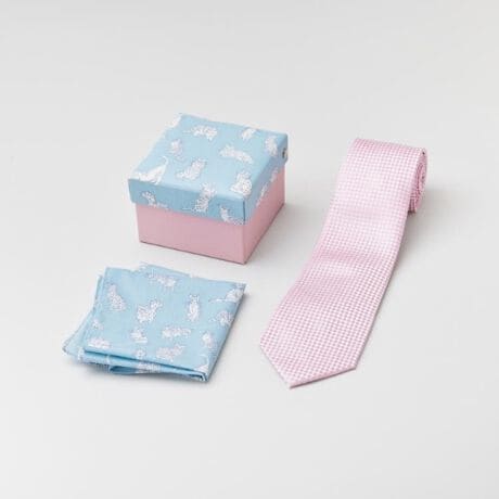 [^ԁFG8704185]LDɖJ߂lN^CyfUC|Cgz x[VbNlN^CiMeowfUCjMtg{bNXZbg؂₩ȐnґɎgpAx[VbNlN^CƃnJ`̓ʃZbg܂BL`ꂽuMeowv̐nƈꏏɁAX^CbVȃMtg{bNX͓IB؂ȕւ̑蕨Aւ̂JɃsb^ȈiłBi̓FIWifUCFOh[AueBbVV[gwAACN[ȂǁALȔL炵`ꂽnBiƃX^CF匕ɂ͐lC̃x[VbNȃoXPbgWgpAiȈۂoBn⏬߂ɂpn̗pAוɂ肪܂BMtgɍœKFȃnJ`ZbgɂȂĂA{bNXɋlߍ݂܂B蕨ɍœK̑IłBgpV[F̃lN^ĆArWlXV[JWAȃp[eB[ł􂵂܂BLD̕ւ̒av[gV̂jAg̃IVACeƂĂœKłBƖ̊֌WɂAۂFČꍇ܂B܂Ap\REX}[gtHȂǂ̊ɂA኱iƉ摜̃J[قȂꍇ܂B