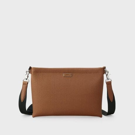 [^ԁF07004360]yfUC|Cgz̃~jg[ǵA\ʂɉʂ̂LoXn̂悤ȃ|E^n̗pĂ܂B_炩ȃkɐSn悭AzFꂽXG[hiĂ܂BzƃX}zAobe[炢TCỸ~jV_[obOBw̓OɃI[v|Pbgtď̂𕪂Ď[ł܂BƂł◷sp̃TuobOƂāAV_[ÔŋMdiăobOCobOƂĂgobOłBydlzE|PbgF~1 O~1Ɩ̊֌WɂAۂFČꍇ܂B܂Ap\REX}[gtHȂǂ̊ɂA኱iƉ摜̃J[قȂꍇ܂Bd:265g