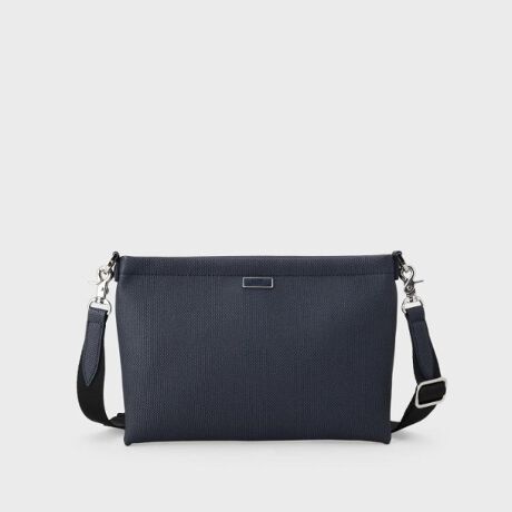 [^ԁF07004360]yfUC|Cgz̃~jg[ǵA\ʂɉʂ̂LoXn̂悤ȃ|E^n̗pĂ܂B_炩ȃkɐSn悭AzFꂽXG[hiĂ܂BzƃX}zAobe[炢TCỸ~jV_[obOBw̓OɃI[v|Pbgtď̂𕪂Ď[ł܂BƂł◷sp̃TuobOƂāAV_[ÔŋMdiăobOCobOƂĂgobOłBydlzE|PbgF~1 O~1Ɩ̊֌WɂAۂFČꍇ܂B܂Ap\REX}[gtHȂǂ̊ɂA኱iƉ摜̃J[قȂꍇ܂Bd:265g