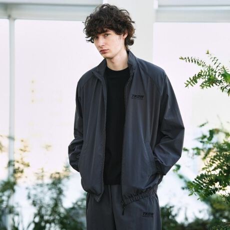 [^ԁFG8755001]yfUC|CgzXɂg[jOɂg郊bNXڂ̃gX|[eB[ȃWPbg90NACe̒łɐlĆA~^[pg[jOEFA璅z𓾂ꖇBu^XD荞񂾐nɃbV[HvƂOꂵɂAiC100Ȃ܂ŃRbĝ悤ȕ͋CB낵Ăł[YhCNȂȂꊴ̂AyȃWPbgłBƂTCWO⃉OX[udlAȂX^hJ[ȂǐɎU΂߂ꂽHv̂ŁAghVGbgƓ₷BAƂɃV[OS{Ă邽߁AĂƂVGbgȂ̂͂łBydlzE|PbgF~2En聦Ɩ̊֌WɂAۂFČꍇ܂B܂Ap\REX}[gtHȂǂ̊ɂA኱iƉ摜̃J[قȂꍇ܂Bd:03(L)385g