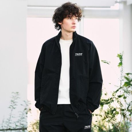 [^ԁFG8755001]yfUC|CgzXɂg[jOɂg郊bNXڂ̃gX|[eB[ȃWPbg90NACe̒łɐlĆA~^[pg[jOEFA璅z𓾂ꖇBu^XD荞񂾐nɃbV[HvƂOꂵɂAiC100Ȃ܂ŃRbĝ悤ȕ͋CB낵Ăł[YhCNȂȂꊴ̂AyȃWPbgłBƂTCWO⃉OX[udlAȂX^hJ[ȂǐɎU΂߂ꂽHv̂ŁAghVGbgƓ₷BAƂɃV[OS{Ă邽߁AĂƂVGbgȂ̂͂łBydlzE|PbgF~2En聦Ɩ̊֌WɂAۂFČꍇ܂B܂Ap\REX}[gtHȂǂ̊ɂA኱iƉ摜̃J[قȂꍇ܂Bd:03(L)385g