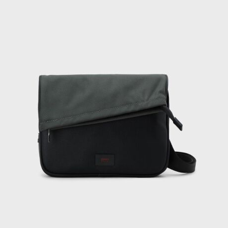 [^ԁFG8705380]Nb`V_[Fx̑_͂BVOFFX^CʂyfUC|CgzyClutch ShoulderzlC̃Nb`iBJWAɂƎRɁBulC̃Nb`obO͍DǁAJWAȃV[ŎĝȂDDDBȐɂāAuNb`V_[va܂BꂽNb`̖͂̂܂܂ɁAOFFX^CɃtBbg悤Đ݌vBx̃t@bViグAVJWANb`̒ĂłBOFFX^CɉfAJuZfUC̃Nb`V_[̏ے́AꂽuJuZfUCvB]̃Nb`ɂ͂ȂAӂƂJuZitbvjA|ɂ莝ɂA_炩iȈۂ^܂BJWAłȂAătɂȂ肷ȂBx̑ɁAlȂł͂̔ƕiivX܂Bڈȏ̎[͂Ǝg₷uNb`͉וȂvƂ펯𕢂܂B}`tŋ̎[́FlC̃Nb`V_[ɁAՂƂ}`vXBXȌڂ͑złȂقǁAgƎ܂܂BKiX}[gɎ^сFX}[gtHzȂǂ̃KWFbgn͂A500ml̃ybg{g܂Ŏ[łTCYBŁAoɕKvȂׂ̂Ď܂܂BoX[YAXgXt[FLXƂJƃ}`̂ŁȀoɃX[YBKvȂ̂TbƎoAX}[gȏo܂BV[I΂ȂA_`JtFAVbsOAFlƂ̉HAƂsł̃TuobOƂĂBuNb`V_[v́AlXOFFV[ɊY܂B莝ŃNb`ƂāAV_[ŗRɁBX^COɍ킹Ďς΁Aۂ݂ɕωBydlzE|PbgF~4 O~3Ɩ̊֌WɂAۂFd:470g