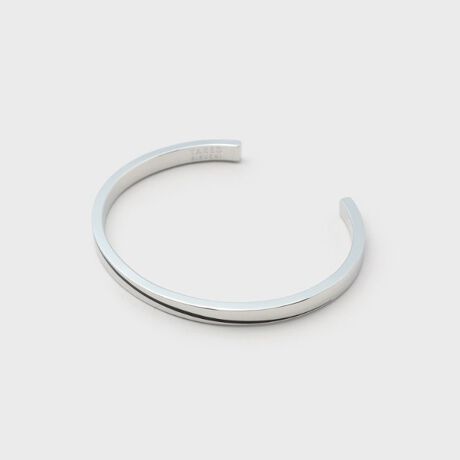 [^ԁFG8705856]ꂽfUCumg[G|CV[YvYANZT[VvŐꂽfUC͂́umg[G|CV[YvЉ܂BOAlbNXAoO3ACeœWJ邱̃V[ÝA~j}ȃ`[tɃC𒤂荞݁Amg[G|ANZgɂX^CbVȃfUCłB̃X^COɂ肰ȂivXArWlXV[JWAȏʂ܂ŕL􂵂܂Bmg[G|CV[ỸACeoOXȃtHɃC𒤂荞݁Amg[G|ŃANZgfUCBVvŐꂽۂ^A茳ɂ肰ȂivX܂B̃ANZT[Ƒgݍ킹ĂAPiŎgĂX^CbVɌ܂܂Bmg[G|CV[Y̖1D~j}ŐꂽfUCʂȂVvȃtHɁAmg[G|̃ANZgffUCB~j}ȔAǂȃX^Cɂ݂܂B2Dmg[G|̏iȃANZgmg[G|AVvȃfUCɂ肰ȂƏivXBVbNŗۂ^ALV[Ŋ􂵂܂B3DLV[ŊrWlXV[tH[}ȏʂ͂AJWAȑɂ킹₷fUCBVvȑɃvX邾ŁAX^COŜiグ܂B߃|CgVvŐꂽfUC~j}ȃtHƃmg[G|̃ANZgA茳⋹ɏiȈۂ^܂B3ACeœWJV[YOAlbNXAoO3ACeIׂýBPig͂AZbgőēꊴ̂X^COyނƂ\łBMtgɂœKiƎp˔ANZT[́A؂ȕւ̑蕨ɂ҂ByޕAʂȓ̃MtgƂĊ΂邱ƊԈႢȂłB