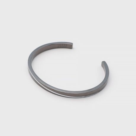 [^ԁFG8705856]ꂽfUCumg[G|CV[YvYANZT[VvŐꂽfUC͂́umg[G|CV[YvЉ܂BOAlbNXAoO3ACeœWJ邱̃V[ÝA~j}ȃ`[tɃC𒤂荞݁Amg[G|ANZgɂX^CbVȃfUCłB̃X^COɂ肰ȂivXArWlXV[JWAȏʂ܂ŕL􂵂܂Bmg[G|CV[ỸACeoOXȃtHɃC𒤂荞݁Amg[G|ŃANZgfUCBVvŐꂽۂ^A茳ɂ肰ȂivX܂B̃ANZT[Ƒgݍ킹ĂAPiŎgĂX^CbVɌ܂܂Bmg[G|CV[Y̖1D~j}ŐꂽfUCʂȂVvȃtHɁAmg[G|̃ANZgffUCB~j}ȔAǂȃX^Cɂ݂܂B2Dmg[G|̏iȃANZgmg[G|AVvȃfUCɂ肰ȂƏivXBVbNŗۂ^ALV[Ŋ􂵂܂B3DLV[ŊrWlXV[tH[}ȏʂ͂AJWAȑɂ킹₷fUCBVvȑɃvX邾ŁAX^COŜiグ܂B߃|CgVvŐꂽfUC~j}ȃtHƃmg[G|̃ANZgA茳⋹ɏiȈۂ^܂B3ACeœWJV[YOAlbNXAoO3ACeIׂýBPig͂AZbgőēꊴ̂X^COyނƂ\łBMtgɂœKiƎp˔ANZT[́A؂ȕւ̑蕨ɂ҂ByޕAʂȓ̃MtgƂĊ΂邱ƊԈႢȂłB