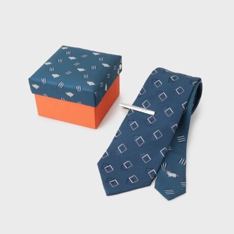 [^ԁF07005182]LDKI炵lR`[t̃`FW^CBOXZbgLD̕ւ̑蕨Aւ̂Jɂ҂IulR`[t̃`FW^CBOXZbgv́AlC̃lR3ނ`[tɂVѐSӂfUCƁAp˔ʂȃACełBlN^Cɂ肰ȂL̖͂ꂽALDɂ͂܂ȂiłBZbg̖̓|Cg1D匕̔؃fUCŃX^CbVɑ匕́AlC̃XgCvE`FbNEWIgbNō\BrWlXV[łg₷ꂽfUCŁAǂȏʂł􂵂܂B2DɗVѐSvXlR`[tɂ́A炵ĂL|CgŃfUCB肰ȂL̃`[tAlv킸ΊɂVѐSo܂B3D^Co[̏_炩ȃfUC̃^Co[́AXgCvƃJ[uJbggݍ킹_炩ۂ̃fUCBlN^CŜ߂AD͋CvX܂BlR`[t̖͂J[ʂɂЉ394J[F XReBbVEtH[hiXgCvjCMXkɋNA܂Ȃ̈炵LBXgCvƑgݍ킹邱ƂŁAiƉ炵𗼗B522J[F Oh[iWIgbNjAJNŁuʂ݁vƂӖLB̈炵WIgbNŕ\A_ȈۂɎdグ܂B564J[F }`Ji`FbNjkAJN̒Zr̔LB`FbNƑgݍ킹邱ƂŁAJWAȉ炵o܂B蕨ɍœKȗRLD̐SfUClR`[t̃|CgALD̕Ɋ΂邱ƊԈႢȂBiMtgBOXJuԂ̃NNoBOXŁAʂȓ̑蕨ɂ҂łBpƃfUC̗rWlXJWA܂ŕLg邽߁Aꂽpł܂B<b