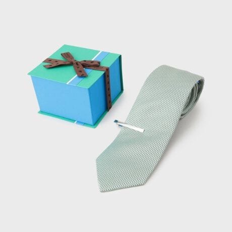 [^ԁF07001191]蕨ɍœKI{tJ[RrBOX^Co[Zbg؂ȕւ̑蕨ɖAŌ܂Iu{tJ[RrBOXZbgv́AꂽfUCƎp˔ʂȃMtgACełBJuԂɍLiȕ͋Cƍוɂ܂łfUCl̃ZXĂ܂BZbg̖̓|Cg1D匕̃W\ŏiȗ̊ox[VbNȖn̑匕́AWZ@̗pBVvȂŝfUCŁAǂȃV[ɂ}b`܂BtH[}ȏʂłA肰ȂivXB2D̗VѐSŌvXVvȃXgCv̏́A匕BOX̃J[▭ɑgݍ킹fUCBrWlXV[ł͍T߂ȌAJWAȏʂł͂ȃANZgo܂B3D^Co[tŃR[fBl[gԂ̃lN^CɉAVѐS鏬ƃx[VbNȃ^Co[ZbgɁBŁAX^CbVȃR[fBl[g܂BZł킸g֗͂łB蕨ɍœKȗR{t̏ipbP[WJuԂ̃NNoBʂȓ̑蕨ɂ҂łBpƃfUC̗rWlXJWA܂ŕLg邽߁Aꂽ喞BugMtgvƂĊ΂邱ƊԈႢȂIʂȏuԂʂMtgaALOA̓AސEjȂǁAV[Ŋ􂵂܂BƖ̊֌WɂAۂFČꍇ܂B܂Ap\REX}[gtHȂǂ̊ɂA኱iƉ摜̃J[قȂꍇ܂B