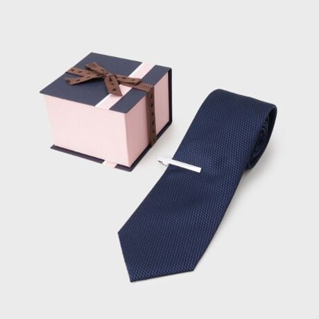 [^ԁF07001191]蕨ɍœKI{tJ[RrBOX^Co[Zbg؂ȕւ̑蕨ɖAŌ܂Iu{tJ[RrBOXZbgv́AꂽfUCƎp˔ʂȃMtgACełBJuԂɍLiȕ͋Cƍוɂ܂łfUCl̃ZXĂ܂BZbg̖̓|Cg1D匕̃W\ŏiȗ̊ox[VbNȖn̑匕́AWZ@̗pBVvȂŝfUCŁAǂȃV[ɂ}b`܂BtH[}ȏʂłA肰ȂivXB2D̗VѐSŌvXVvȃXgCv̏́A匕BOX̃J[▭ɑgݍ킹fUCBrWlXV[ł͍T߂ȌAJWAȏʂł͂ȃANZgo܂B3D^Co[tŃR[fBl[gԂ̃lN^CɉAVѐS鏬ƃx[VbNȃ^Co[ZbgɁBŁAX^CbVȃR[fBl[g܂BZł킸g֗͂łB蕨ɍœKȗR{t̏ipbP[WJuԂ̃NNoBʂȓ̑蕨ɂ҂łBpƃfUC̗rWlXJWA܂ŕLg邽߁Aꂽ喞BugMtgvƂĊ΂邱ƊԈႢȂIʂȏuԂʂMtgaALOA̓AސEjȂǁAV[Ŋ􂵂܂BƖ̊֌WɂAۂFČꍇ܂B܂Ap\REX}[gtHȂǂ̊ɂA኱iƉ摜̃J[قȂꍇ܂B