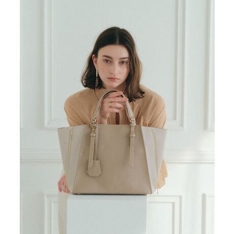 [^ԁF07000250500]oCJ[zFANZg̃fUCobOBTChWbvŃtH`FWłAėpQBnhɂ̓NR_C̃xg킹ÂfUCɁBړɂ֗ȃV_[xgt2WAYdlB|Pbgt3w\A4̏ނȂǂ܂Aʋ΃obOƂĂd󂷂ACełBA4ΉFZzi10~20cmjFZybg{gi500mljFZfp摜́A̓ŐFČꍇ܂Bg̃j^[ɂďi̐FČꍇ܂B25SS