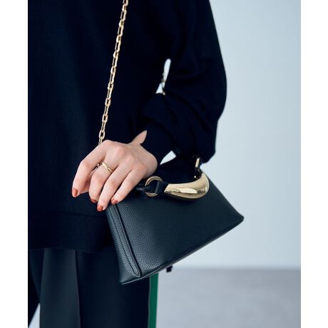 [^ԁF07000077200]{NV[ȃVGbgۓIȃnhobOBpȂ^nhVvȒɂfBeB[ւ̂AANZT[oŃR[fɎ₷ACełB}bgȎ̃U[fނƃS[h̃^p[cŃ[hȕ͋CvXBו̏oꂪ₷V}OlbgdlŁAԂȂ[͂̂|CgłBV_[`F[͎OłAX^COɍ킹Ăy݂܂BA4pF~z(10cm~20cm)F~500ml{gF~ SCULPTURE Iȃnh́ALE VERNISIWiBObv₷悤ɉxǂdˁA悢A[`⌨ɓށA₷dオɂȂĂ܂ByLE VERNIS^ExjzsIŎRȃX^CAl̏ɌăACfeBeB̂l̏ɌătŃtF~jȃ~bNXX^CāB@[J[^ԁF244-210501fp摜́A̓ŐFČꍇ܂Bg̃j^[ɂďi̐FČꍇ܂B25SS