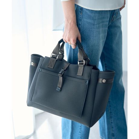 [^ԁF07000078200]肵{fBOfނŃJWAɎdĂg[gobOB_炩e͂̂lIvfނgpBtg̑傫ȃ|Pbg╡̓|PbgȂǁA@\̃fUC͂łBʂ̃Xibv{^ŗprɍ킹ăVGbgAWô|CgBfC[g͂ArWlXʊw܂ŕLV[Ŋ􂷂邨߂̃ACełBA4pFz(10cm~20cm)F500ml{gF@ystory.^Xg[[zobOll̃CtX^C𗎂Ƃ݁AgĂƂŁw炵x\łAlĺwxɂȂB@story.̃mɂ́A̕̕ɂȂ悤ɂƂz߂Ă܂B@[J[^ԁF3A-1660-4fp摜́A̓ŐFČꍇ܂Bg̃j^[ɂďi̐FČꍇ܂B25SS