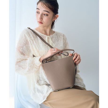 [^ԁF07000180300]ڊ̃Z~}bgU[ŕiǂATCh̐؂ւXG[hȃV_[obOBԂȃTCYfC[gɍœKȃfUCłBJɂ̓tbN̗ߋƃXibv{^zuAߕŃoPbgobOɂAW\Bt̃Xgbv͖{̂ƃ|[`ǂɂtłAX^Cɍ킹ă}`Ɋy߂邨߂̃ACełBA4pF~z(10cm~20cm)F500ml{gFyAULENTTI^IEeBzAULENTTI2019NɃX^[gAobOYƂ̐ȃC^AEtBcF𒆐SƂC^Ãt@Ng[ŐYĂ܂Bv̎ނH@lXŉ[͂̂ǎȃC^AU[gpA@\gh܂łlXȃX^CꏊAʂɍ킹obOoĂ܂B[J[^ԁFFB-5976-DOSUfp摜́A̓ŐFČꍇ܂Bg̃j^[ɂďi̐FČꍇ܂B25SS