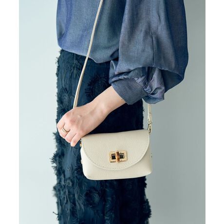 [^ԁF07000180600]ƂoɊ~j}ȃU[obOBڊ̂銊炩ȃU[ƁAS[h^~ou[GbWӂfUCłBƂVGbgƌyʐ݌vŁA|ɂ΂ߊ|ɂg₷̂|CgBJWAɂꂢ߂ɂ킹₷V[YXɂy݂܂BA4pF~z(10cm~20cm)F~500ml{gF~yAULENTTI^IEeBzAULENTTI2019NɃX^[gAobOYƂ̐ȃC^AEtBcF𒆐SƂC^Ãt@Ng[ŐYĂ܂Bv̎ނH@lXŉ[͂̂ǎȃC^AU[gpA@\gh܂łlXȃX^CꏊAʂɍ킹obOoĂ܂B[J[^ԁF208MOD-DOfp摜́A̓ŐFČꍇ܂Bg̃j^[ɂďi̐FČꍇ܂B25SS