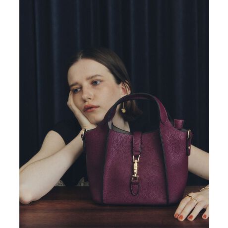 [^ԁF07000817300]x[W&CG[WebJ[IƋPrbgANZg̃~jobOBV{̂鍇fނɔzFg~O{AfUCɁBCobOtłꂼɃV_[Xgbvt邱ƂłAV[ɍ킹ă}`Ɋ􂵂܂BLxȃJ[oG[V́BǂȃX^Cɂ킹₷AYECCA VECCAԂ̐lCACełBA4ΉF~zi10~20cmjFZybg{gi500mljFZfp摜́A̓ŐFČꍇ܂Bg̃j^[ɂďi̐FČꍇ܂B25AW