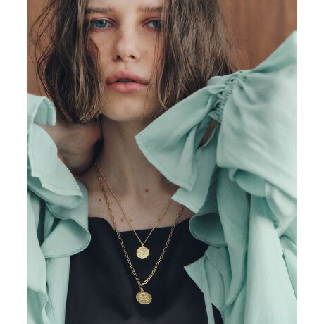 [^ԁF07000918000]NVJȃeCXg̃RC`[tgbvۓIȃlbNX2{ZbgB̈قȂ`F[Ɛ▭Ȓ̃RgXg͓IłBꂼP̂łgpoėp̍́BTVcjbg܂ŃV[I΂AlXȃX^COɍ킹Ă邨߂̃ACełBfp摜́A̓ŐFČꍇ܂Bg̃j^[ɂďi̐FČꍇ܂B25AW