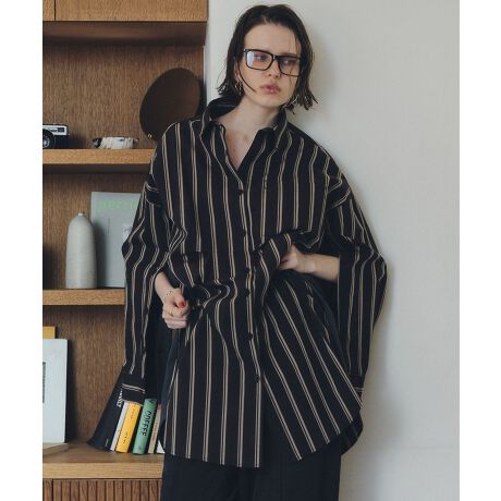 [^ԁF07000847100]zF̐ؑփfUC郍OVcB100̑fނŒSn̗ǂ͂łBAVg[Ƀ^bNꂽI[oVGbgŉHDƂĂ̒Ȃy݂܂B̃{^OăP[ṽX^CAW\2WAYfUCBG߂H~܂ŃOV[Y􂵂܂B[Ȃ]ň[][Ȃ]Lk[Ȃ]n[Ȃ]|Pbg[]fp摜́A̓ŐFČꍇ܂Bg̃j^[ɂďi̐FČꍇ܂B25AW