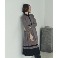 イェッカ ヴェッカ(YECCA VECCA)のジオメ柄プリーツワンピース