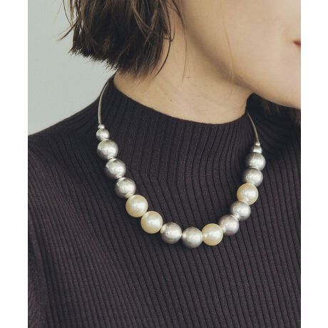 [^ԁF07001202700]̈قȂrbOp[ƃ^p[cgݍ킹[hȃlbNXB{[̂tHfReAȂɃANZg܂BAWX^[tłD݂̒ɒł̂|CgB̂X^CbVȃVo[A}bgŗDۂ̃AeB[NVo[̐FWJɂڂłBfp摜́A̓ŐFČꍇ܂Bg̃j^[ɂďi̐FČꍇ܂B25AW