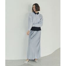 サテンフレアスカート