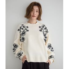 フラワー刺繍ニット