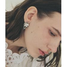 メタルフラワーピアス