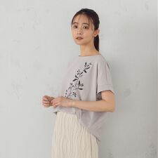 コムサイズム(COMME CA ISM)の水彩タッチインクジェット箔スタッズ付きＴシャツ