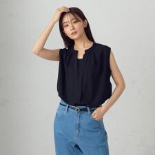 ノースリーブタックブラウス