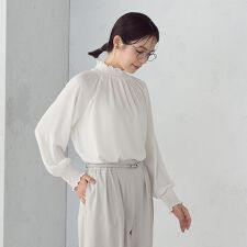 シャーリングブラウス