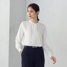 ボウタイ風ブラウス