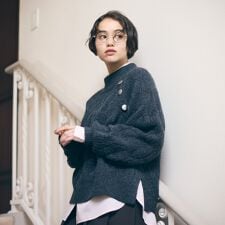 ケーブル　ボタンニット