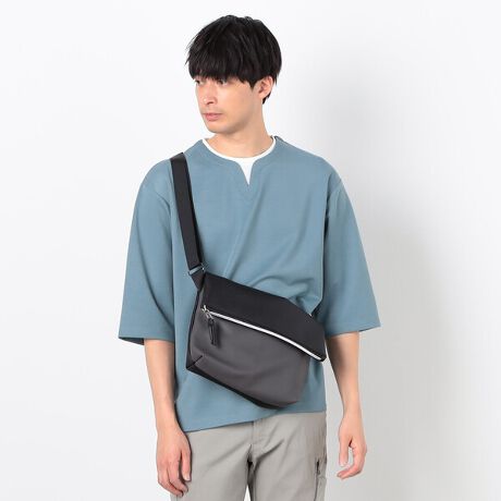 [^ԁF47-92XK02-205]sfUCtǂV{̍vŎdグV_[obOBO|PbgzFɂANZgɂĂ܂B̏ot@Xi[ɂĂ܂B{̂܂Ԃ͉B}OlbgɂČŒBVbNȃfUCŒǂeʁi1.5LjB500ml̃ybg{g⏬߂̐܂ݎPȂǂ舵ՂiBjpłgp܂BsfށtAU[ɒ߂AV{^vgpĂ܂Bs舵ӁtAAɎキAƖCɂA\ʂ򉻁AF鎖L܂B܁AVi[gp܂ƁAϐFǍƂȂ܂̂łӂBv͂̓ƂĉivIȂ̂ł͂ȂANŗ򉻂AׂƂȂǂĂ܂̂ł炩߂BJŔGꂽꍇ͎Cʂ̗ǂꏊŕۊǂB