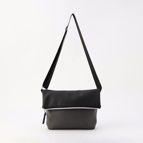 [^ԁF47-92XM02-205]sfUCtǂV{̍vŎdグV_[obOBO|PbgzFɂANZgɂĂ܂B̏ot@Xi[ɂĂ܂B{̂܂Ԃ͉B}OlbgɂČŒBVbNȃfUCŒǂeʁi1.5LjB500mL̃ybg{g⏬߂̐܂ݎPȂǂ舵ՂiBjpłgp܂BsfށtAU[ɒ߂AV{^vgpĂ܂Bs舵ӁtAAɎキAƖCɂA\ʂ򉻁AF鎖L܂B܁AVi[gp܂ƁAϐFǍƂȂ܂̂łӂBv͂̓ƂĉivIȂ̂ł͂ȂANŗ򉻂AׂƂȂǂĂ܂̂ł炩߂BJŔGꂽꍇ͎Cʂ̗ǂꏊŕۊǂB