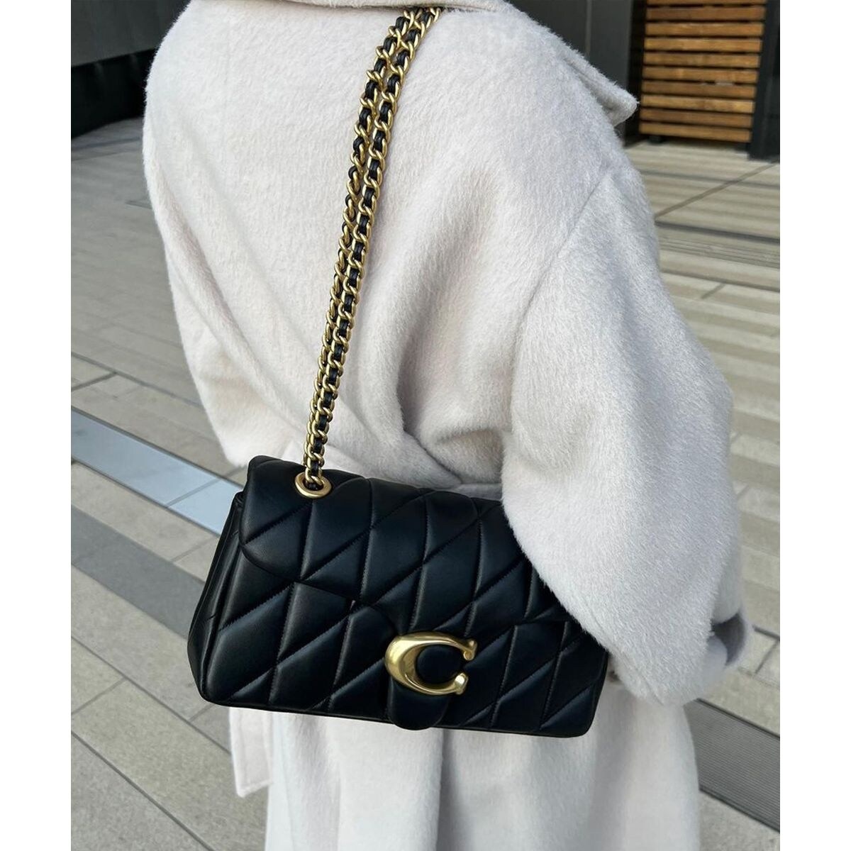 COACH タビー ショルダーバッグ CP150.26 キルティングの新色。 公式】COACH – コーチ | タビー ショルダー バッグ 26・キルティング