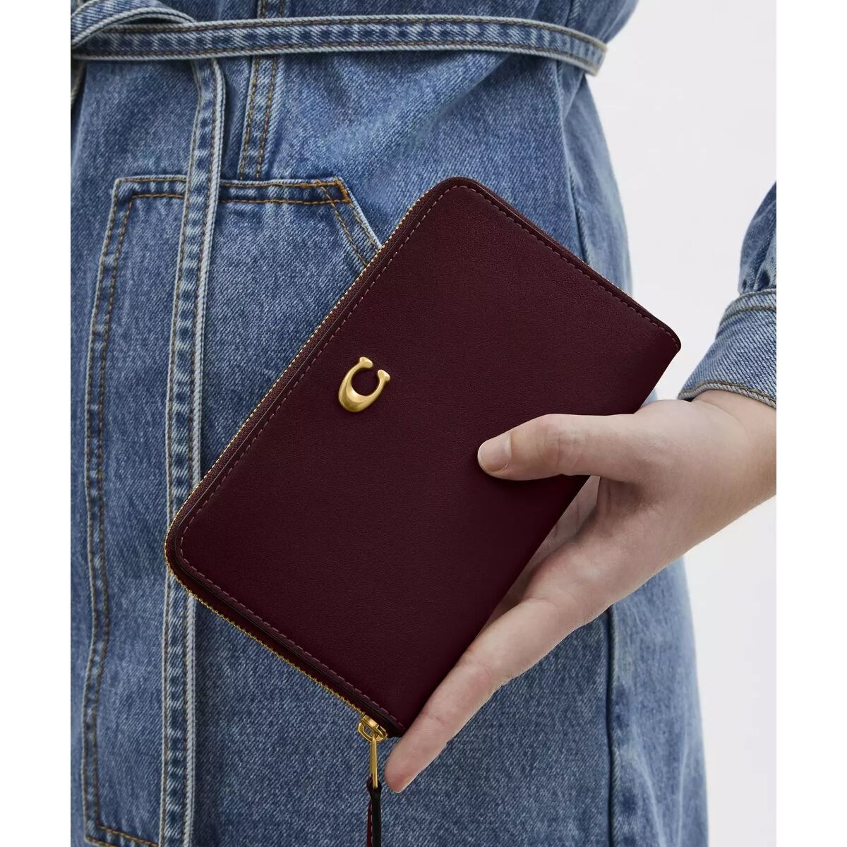 COACH ジッパー折財布★エッセンシャル ミディアム ジップ CS718 公式】COACH – コーチ | エッセンシャル ミディアム ジップ