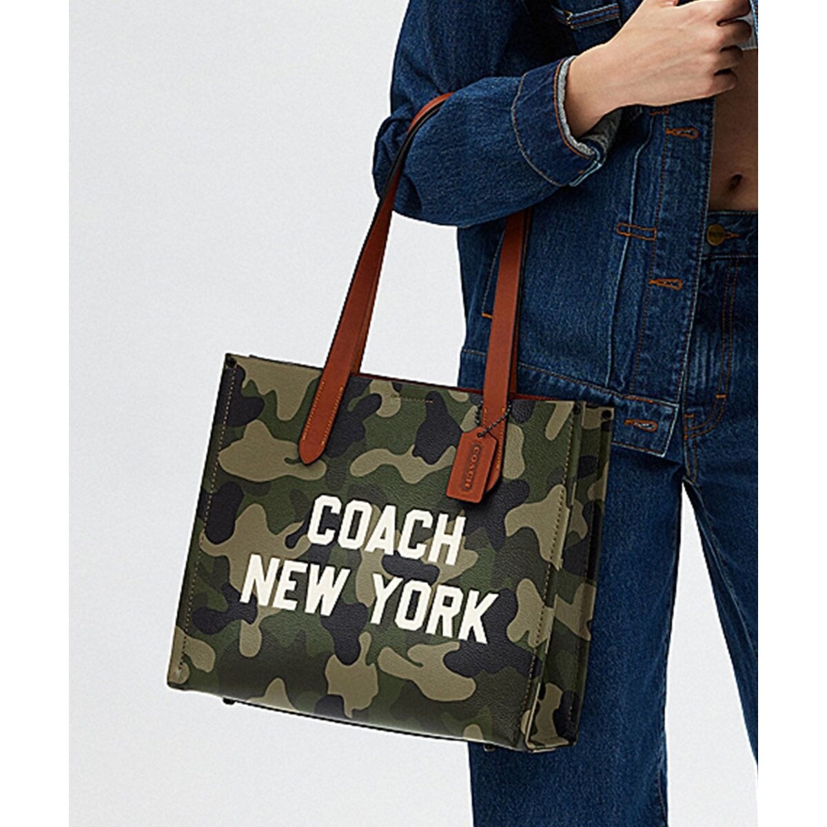 【COACH】リレー トート バッグ 34・カモ プリント 公式】COACH – コーチ | リレー トート バッグ 34・カモ