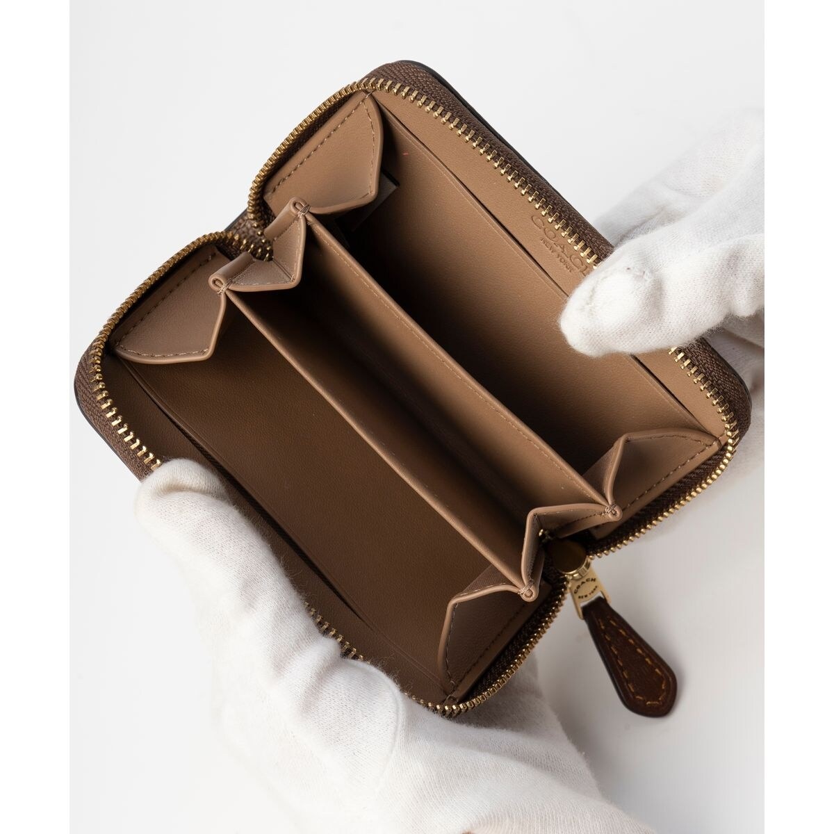 エッセンシャル スモール ジップ アラウンド カード ケース