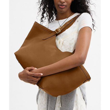 [^ԁFCAM00 B4T7J]O}V[ g[gt@bViułA[͔Q gGramercy ToteiO}V[g[gjhBAVg[ȃxgfUC̃V_[XgbvobOS̔ȐȂǁAR[`̃Ntg}VbvfBe[BpƃX^CbVȃbN̗obOłBA4TCY͂Aő16C`̃m[gp\RLXƂTCYBMdi[ł̃|PbgɁA}OlbgJgяoɂ܂Bnh̕tɂobNŒ𒲐߂邱ƂŁA莝͂񌨊|łg܂BV[Yɍ킹Ē߂ɒ΁AR[g̏ォ|Ă܂BE uh̊młNtg}VbvŎdグg[gobOE i` OC U[E ɃXibvt|PbgE }Olbg XibvJE \nhA{̂܂ł̒28.5cmE e x 4E c26cm x 35cm x }`19.5cmE A4TCYA14C` m[gp\RA16C` Macbook Pro܂Ŏ[\E d810ggp̃p\RX}[gtH̉ʐݒ@ɂۂ̃J[ƈقȂČꍇ܂ByCOACHɂāz1941NɃj[[NőnO[ot@bVuhłBƋ@\˔R[`iɂ́AnNtg}Vbvוɂ܂łɍs͂Aō̎gSnƃX^C͂܂BR[`ւNVbN X^CƗDꂽNIeB́Aj[[N }nb^̃tgŁA80NȏOAŏ̃R[`̊viꂽɊmꂽ̂łB1941N̑nƂ璷NoĂh邪ȂR[`̖{BiAϋvA@\AX^Cƌl{uhƎxAWF_[XɎgfUCLxɂAMtgɂ߂łBNGCeBuEfBN^[̃X`A[gEB@[X̃rWƁÃz[^Ełj[[ŃAN󂯓piCN[VujAėEC鐸_ɃCXpCAAN炵悤ɁAîÂs܂B