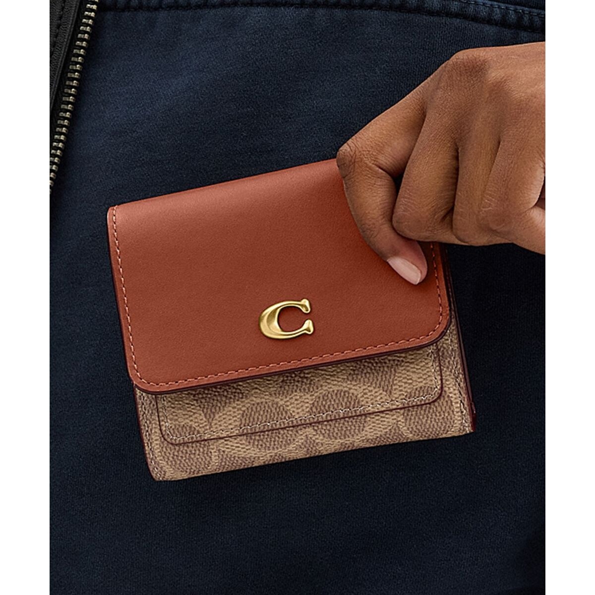 ミラ スモール フラップ ウォレット・シグネチャー キャンバス COACH｜【公式】ミラ スモール フラップ ウォレット