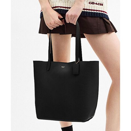 [^ԁFCAM02 B4BK]}nb^ g[ggManhattan Tote i}nb^g[gjh ́Aj[[NȂł͂̃t@bVƋ@\𕹂I[ZeBbNȃfUCBi` OC U[gpAƋɕ\ςoNωy߂g[głBrWlXɂxɂ􂷂LXƂfUC̓́AA4TCY13C` m[gp\R܂TCYB}OlbgJgяoɂ܂B̃Xibv|PbgɕKi[B߂ׂ̍nh́A莝͂AɊ|ĂƎ܂܂BE uh̊młNtg}VbvŎdグg[gobOE i` OC U[E ɃXibvt|PbgE }Olbg XibvJE nh{̂܂26.5cmE c32cm x 37cm x }`14cmE A4TCYA13C` m[gp\R܂Ŏ[\E d570ggp̃p\RX}[gtH̉ʐݒ@ɂۂ̃J[ƈقȂČꍇ܂ByCOACHɂāz1941NɃj[[NőnO[ot@bVuhłBƋ@\˔R[`iɂ́AnNtg}Vbvוɂ܂łɍs͂Aō̎gSnƃX^C͂܂BR[`ւNVbN X^CƗDꂽNIeB́Aj[[N }nb^̃tgŁA80NȏOAŏ̃R[`̊viꂽɊmꂽ̂łB1941N̑nƂ璷NoĂh邪ȂR[`̖{BiAϋvA@\AX^Cƌl{uhƎxAWF_[XɎgfUCLxɂAMtgɂ߂łBNGCeBuEfBN^[̃X`A[gEB@[X̃rWƁÃz[^Ełj[[ŃAN󂯓piCN[VujAėEC鐸_ɃCXpCAAN炵悤ɁAîÂs܂B